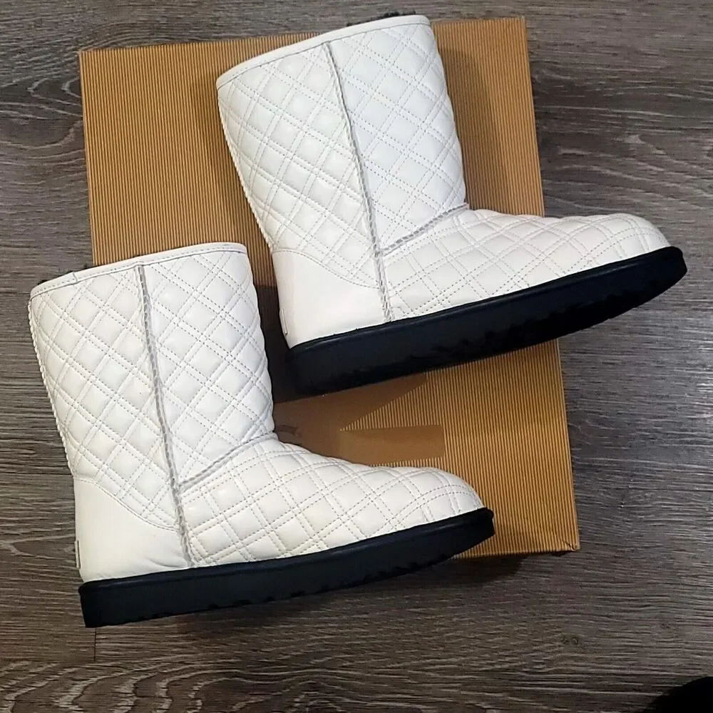 Ugg Classic Short II Quilted White Leather Boots Size 9